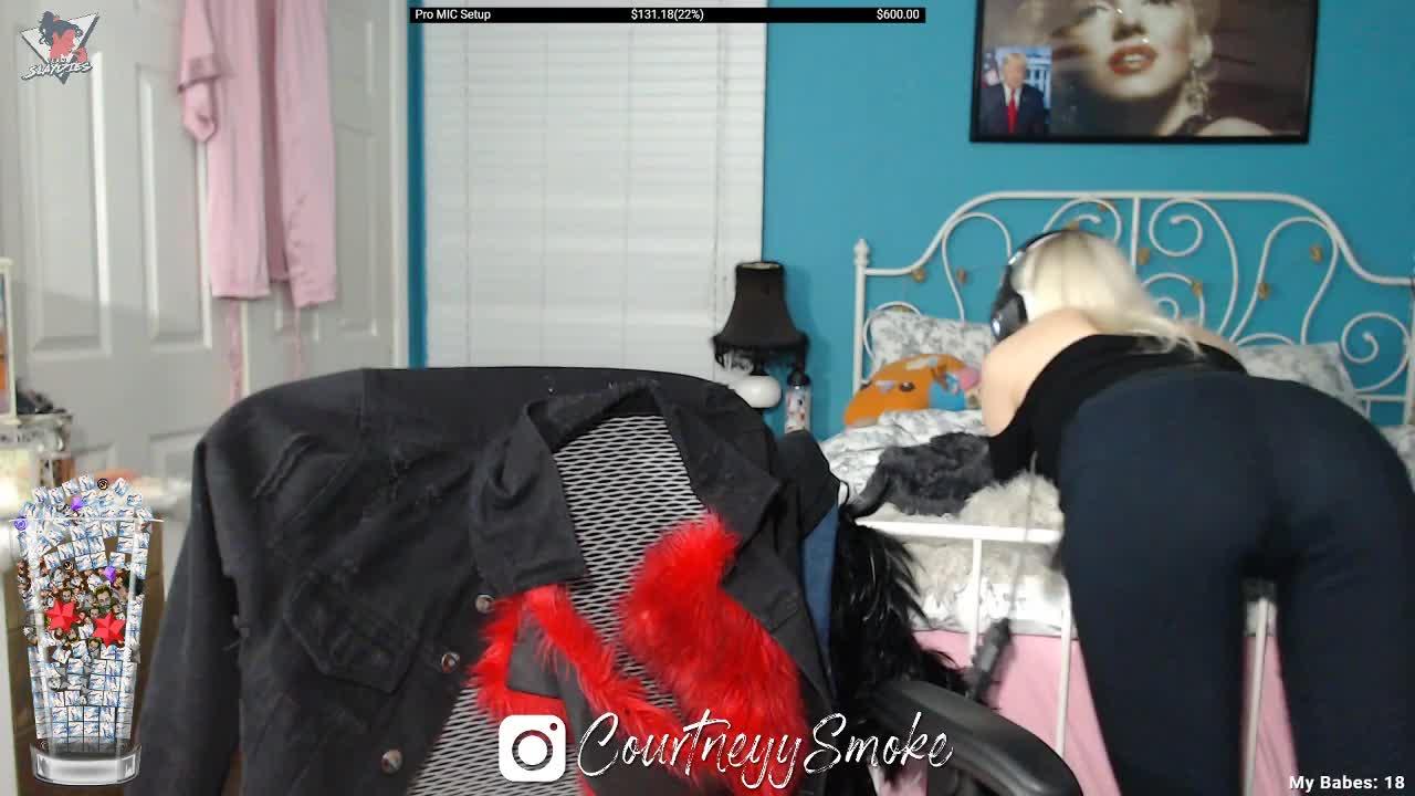 Courtneyysmoke Shows Ass On Twitch Streaming